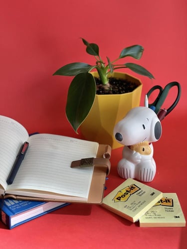 سنوبي حامل للاقلام