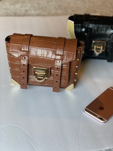 Michael kors كروس بدي مع ستراب طويل عرض17 ارتفاع 1...