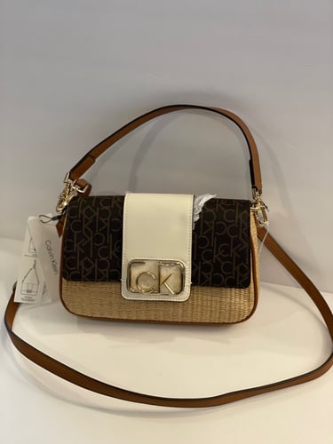 كالفن كلاين حقيبة صغيرة تلبس على الكتف او كروس يمك...