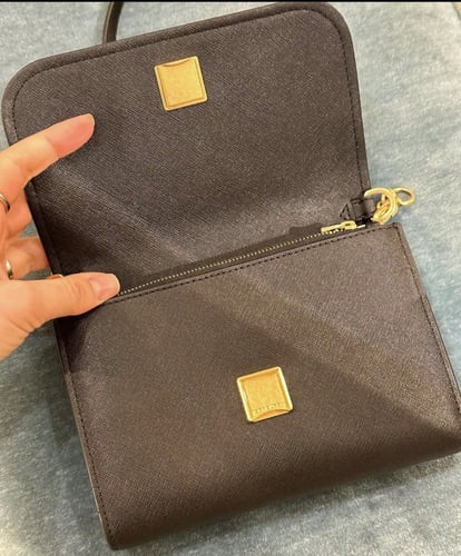 توري بورش شنطه كروس حجم صغير ستراب جلد وسلسله في ج...