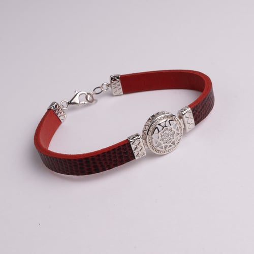 سوارة من الجلد الطبيعي لون أحمر داكن مع فضة مرصعة...