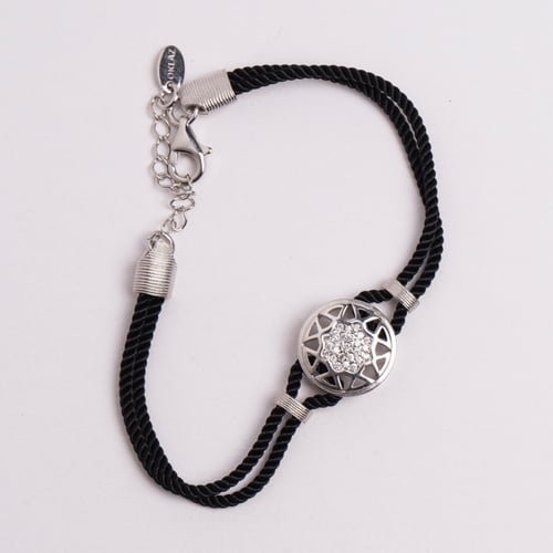 سوارة كلاسيك مع فضة مطلي بالروديوم مرصعة بأحجار ال...