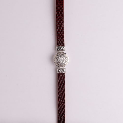 سوارة من الجلد الطبيعي لون أحمر داكن مع فضة مرصعة...