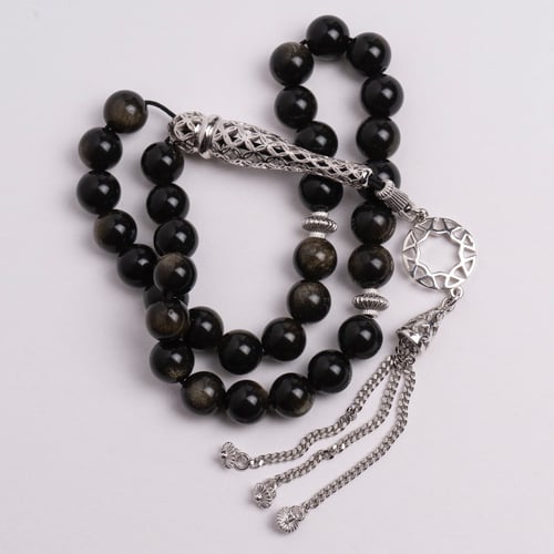 سبحة اوبسيديان لون أسود تزينها بتلات من الفضة النق...