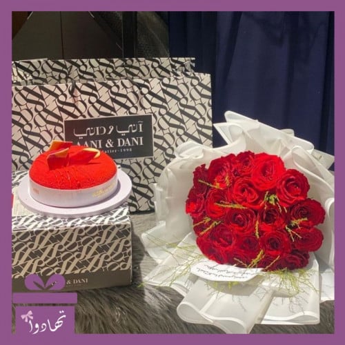 كيكه رد فلفت الحجم الصغير مع باقه احمر