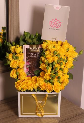 كيس شوكولاتة بستاني مع ورد طبيعي 8