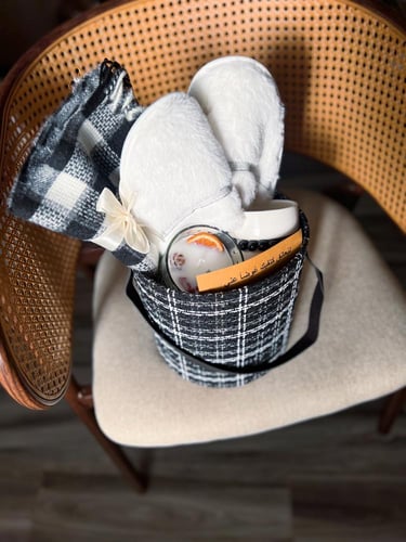 بوكس شتوي نسائي طراز شانيل