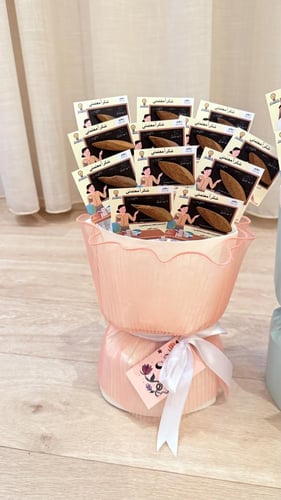 توزيعات للمعلمات مع كسرة عود (يوم المعلم العالمي)