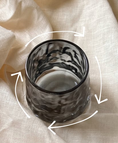 كوب زجاجي دوّار اسود