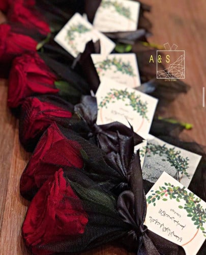 ورد بالقماش والكرت