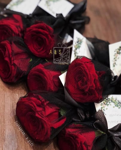 ورد بالقماش والكرت