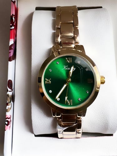 طقم ساعة نسائية بميناء اخضر +4اساور