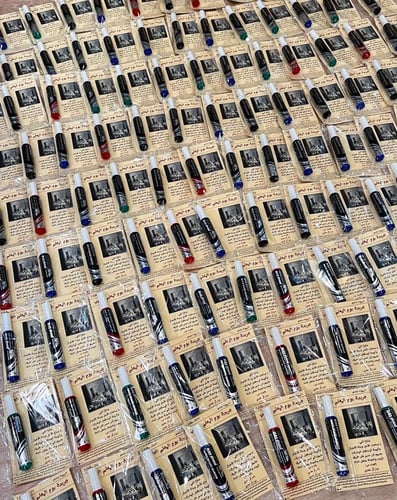 جريدة يوم المعلم مع قلم سبورة