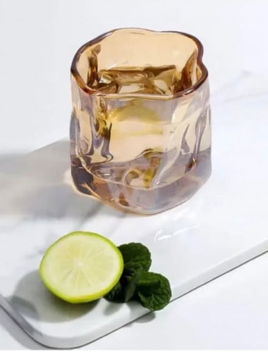 كوب زجاجي تصميم مموج