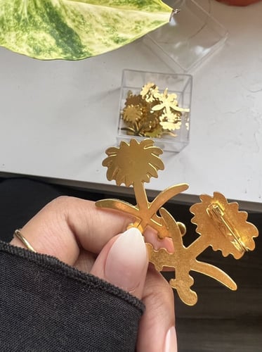 13 بروش سيفين ونخلة لليوم الوطني