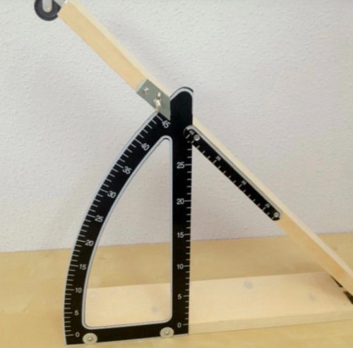 السطح المائل الخشبي