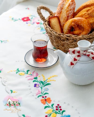 3684 مفرش انتيك مطرز طريق الزهور