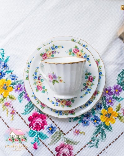 3660 كوب مع صحنين انتيك من رويال ستانلي