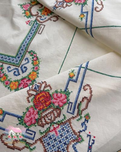 3621 مفرش مطرز طيف الأندلس