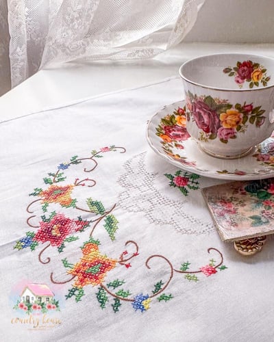 3602 مفرش رنر طاولة مطرز