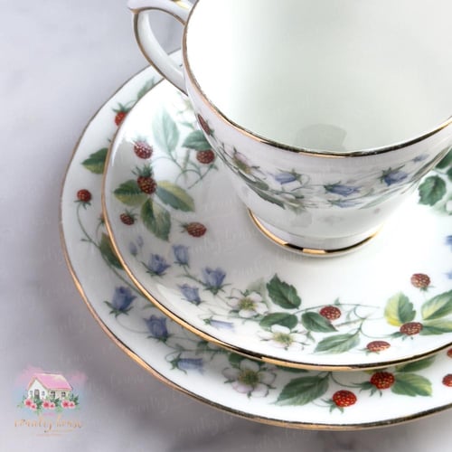 3425 كوب مع صحنين انتيك من دوتشس