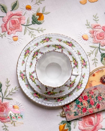 3601 مفرش طاولة مطرز