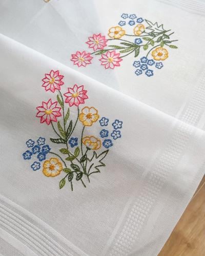 3605 مفرش مطرز زهور الربيع