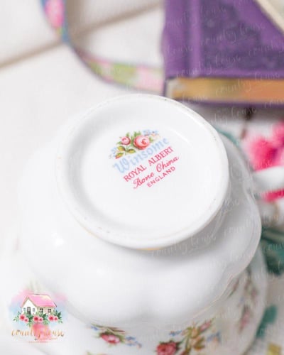 3741 كوب مع صحنين انتيك من رويال البرت