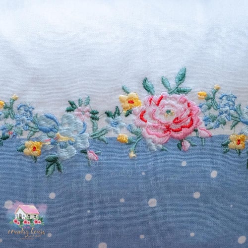 3470 كوشن مطرز بوجهين من جرين جيت Laura Dusty