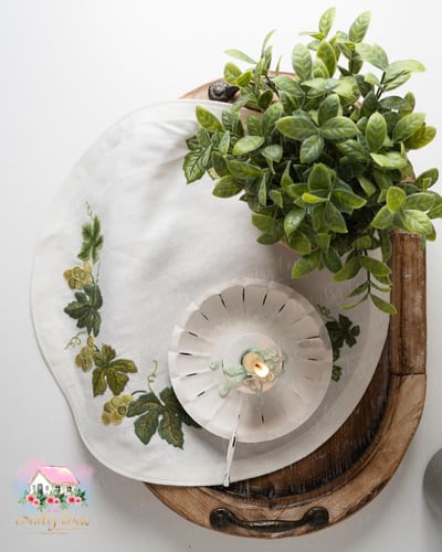 3616 مفرش دائري مطرز عناقيد الريف