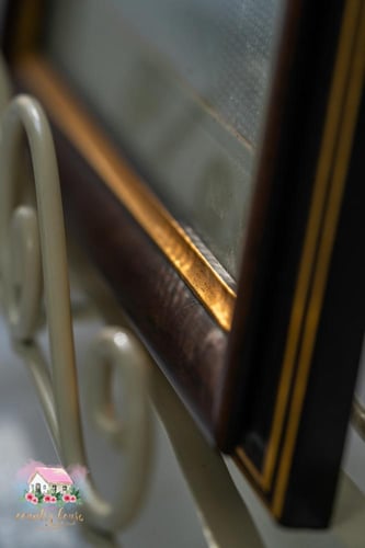 3781 اطار انتيك خشبي ڤازة ورد مطرزة