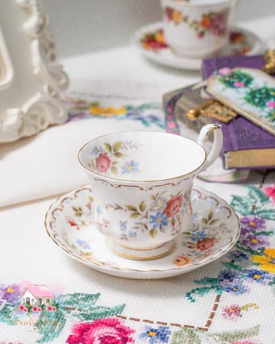 3736 كوب مع صحن انتيك من رويال البرت