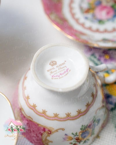 3729 كوب مع صحن انتيك من رويال البرت