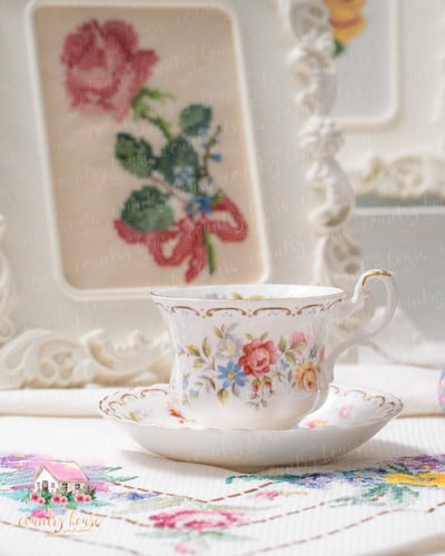 3736 كوب مع صحن انتيك من رويال البرت