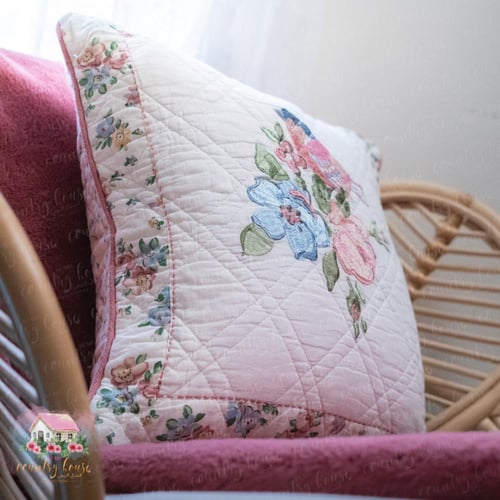 3468 كوشن مطرز بوجهين من جرين جيت Ellie white