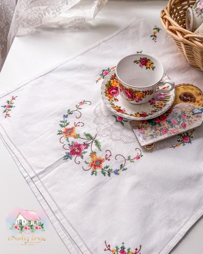 3602 مفرش رنر طاولة مطرز