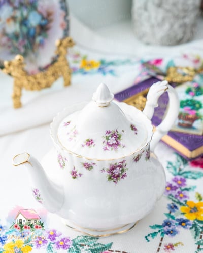 3667 ابريق شاي انتيك من رويال البرت Royal Albert