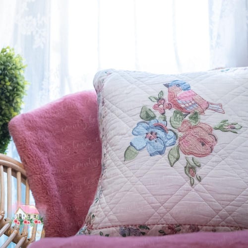 3468 كوشن مطرز بوجهين من جرين جيت Ellie white