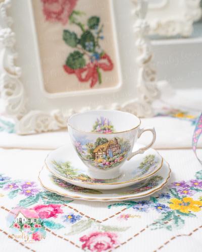 3732 كوب مع صحنين انتيك من رويال ڤيل Royal Vale (1...