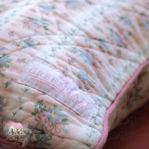 3468 كوشن مطرز بوجهين من جرين جيت Ellie white