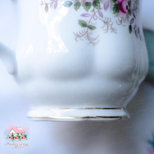 3496 كوب مع صحن انتيك من رويال البرت Royal Albert