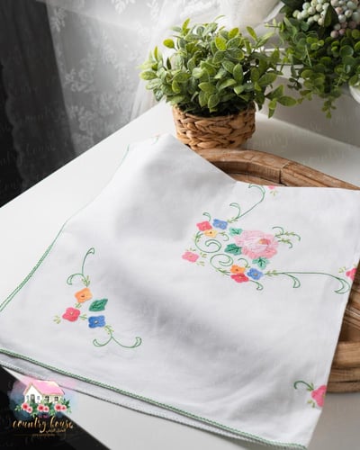 3650 مفرش مطرز دوحة الألوان