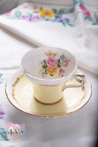 3823 كوب مع صحن انتيك من Royal Stafford