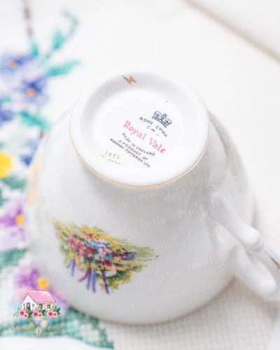 3732 كوب مع صحنين انتيك من رويال ڤيل Royal Vale (1...