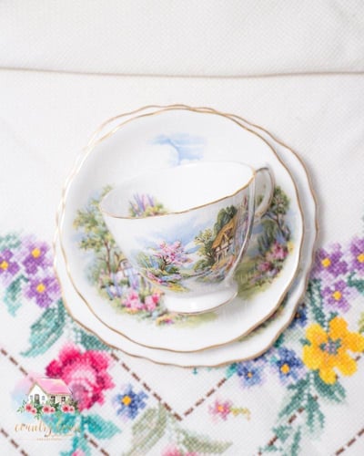 3735 كوب مع صحنين انتيك من رويال ڤيل Royal Vale (4...