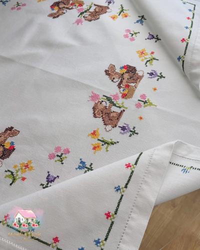 3618 مفرش مطرز أرانب الربيع