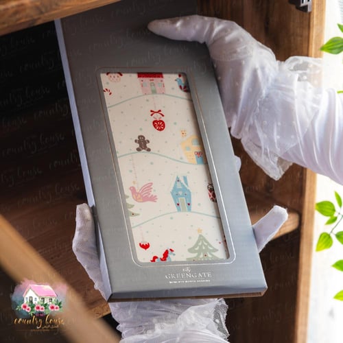 3444 كوستر تقديم من جرين جيت Laura White