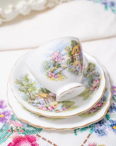 3734 كوب مع صحنين انتيك من رويال ڤيل Royal Vale (3...