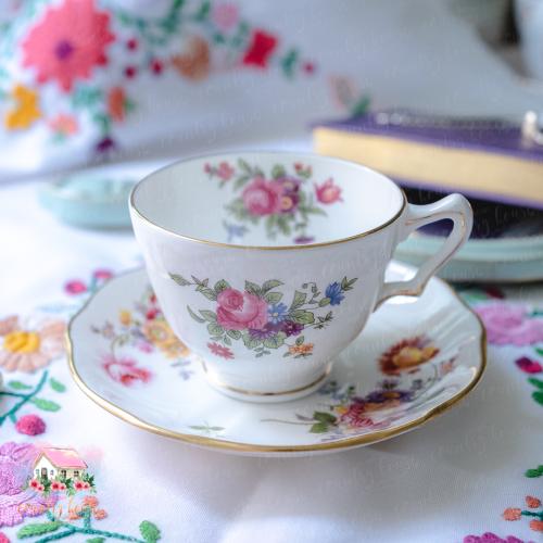 3495 كوب مع صحن انتيك من رويال ستافورد ورويال كراو...