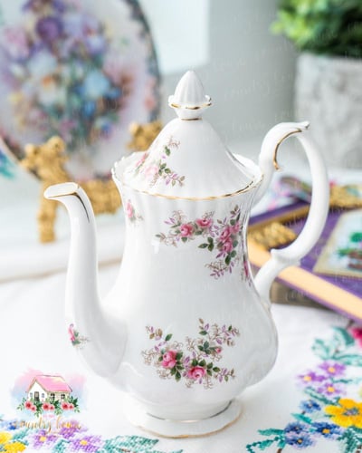 3664 ابريق شاي انتيك من رويال البرت Royal Albert